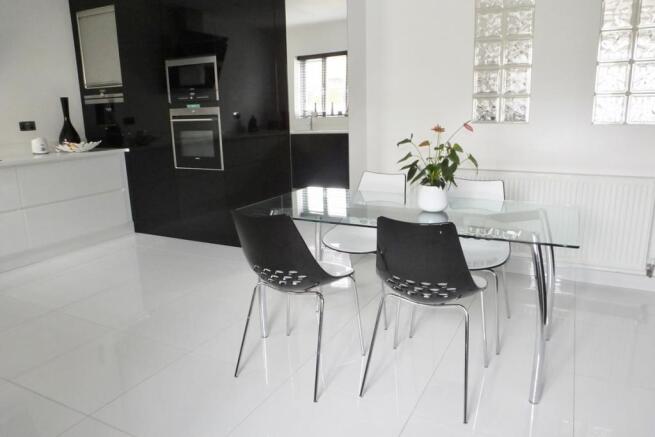 kitchen/dining room