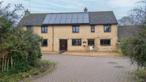 4, Manor Farm Court, Kettering NN14 3EJ