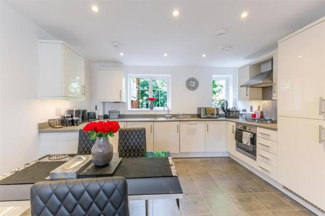 Kitchen 1.jpg