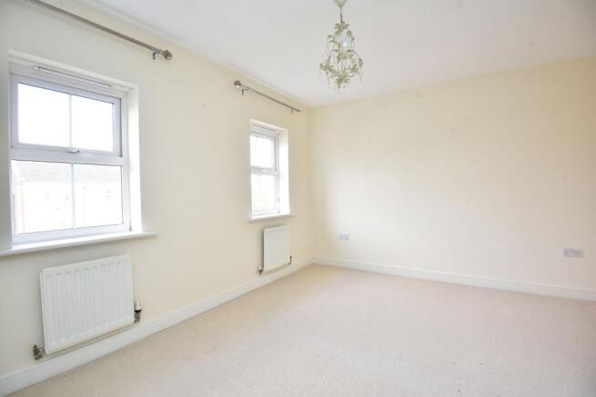 3 bed Town House for sale Image 9