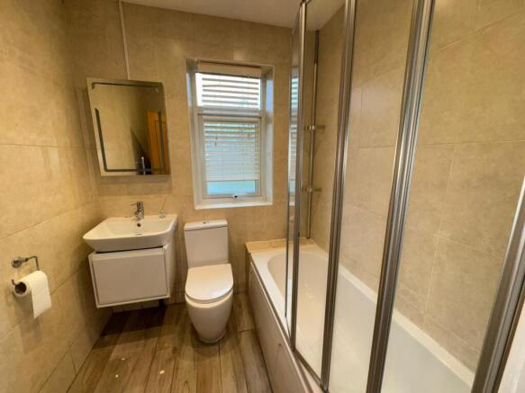 4 bed Semi-Detached to rent Image 10
