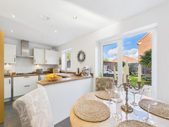 4 bed Semi-Detached for sale Image 6