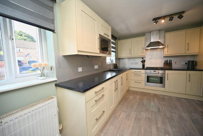 4 bed Semi-Detached for sale Image 10