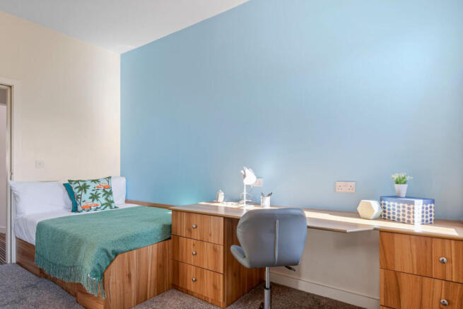 4 bed House to rent Image 7