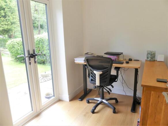 4 bed Detached to rent Image 8