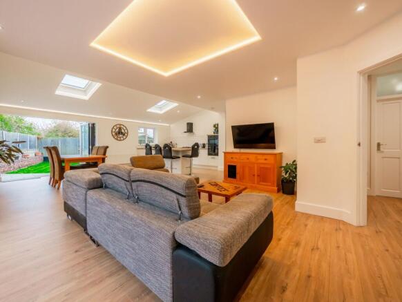 Lounge/Dining/Kitchen c