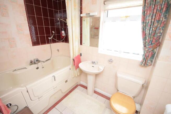 BATHROOM/W.C.