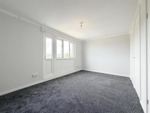 2 bed Apartment to rent Image 11