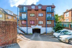 Flat 3, 10 Spring Court, Roberts Road, Southampton SO15 5DE