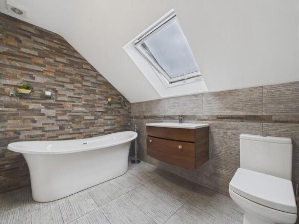 4 bed Detached for sale Image 8
