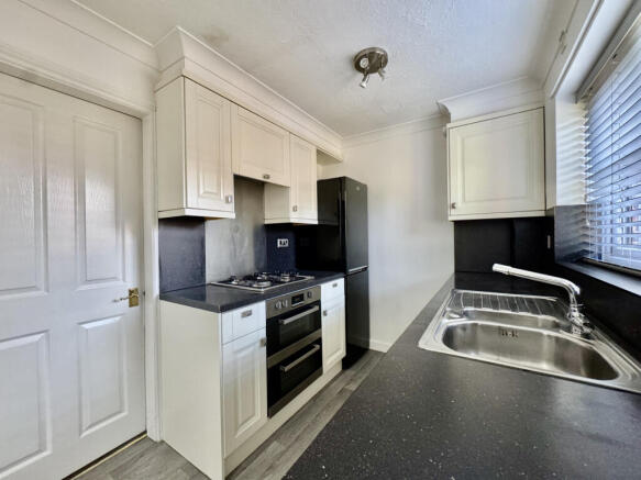 2 bed Town House to rent Image 4