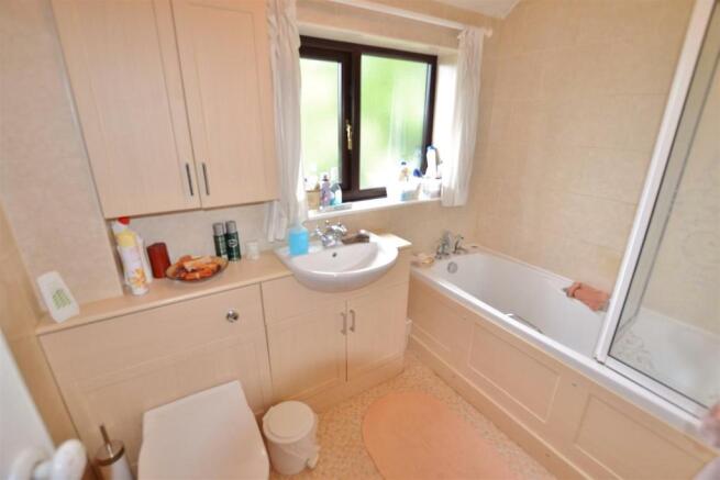 BATHROOM & W/C