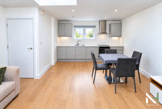 Kitchen / Dining Area