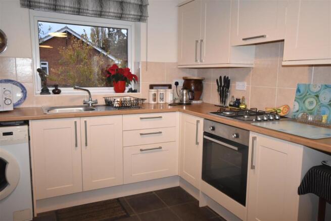 OPEN PLAN LIVING & DINING KITCHEN
