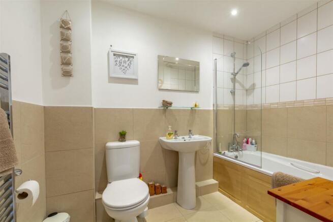 Bathroom (2)-HDR copy.jpg