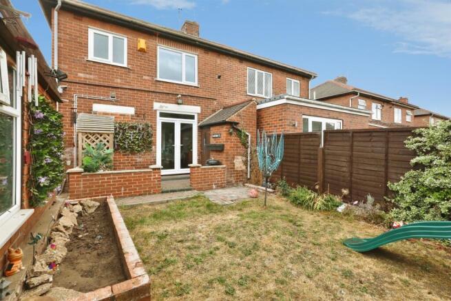 3 bed Semi-Detached for sale Image 12