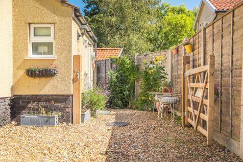 Detached Three Bedroom Cottage in Rockland St. Peter