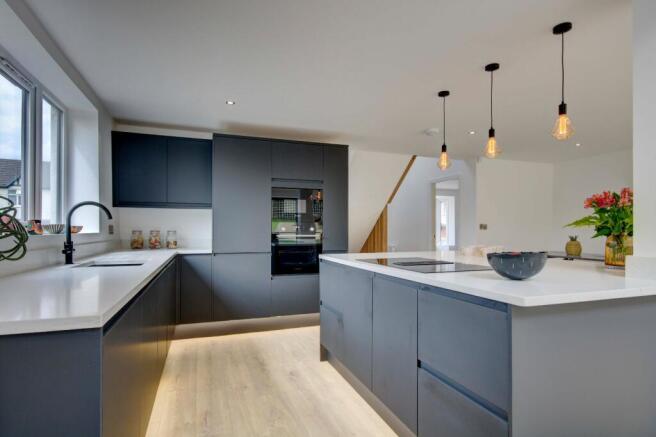 4 bed Detached for sale Image 5