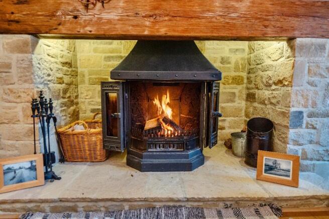 5 bed Detached for sale Image 6