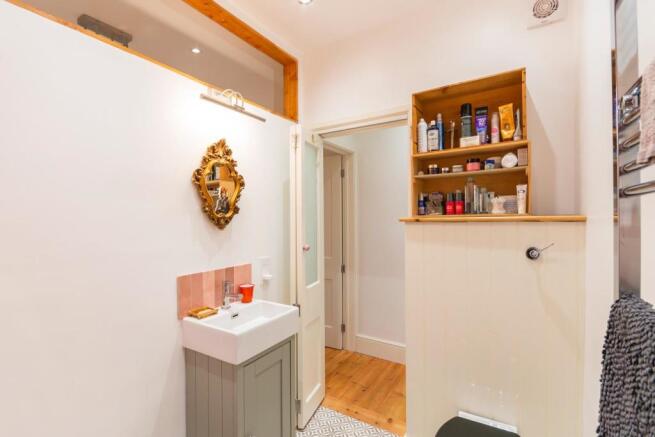 DAORLLEWDRIB92 - Bathroom A.jpg