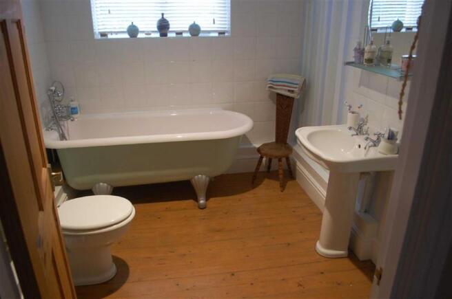 FAMILY BATHROOM