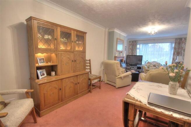 Sitting/Dining Room: