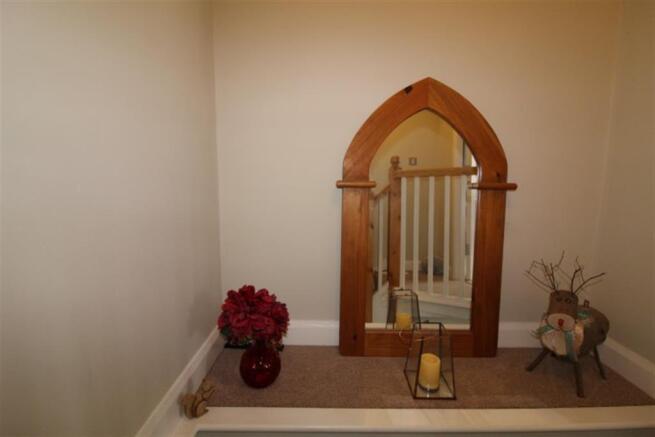 2 bed Flat to rent Image 11