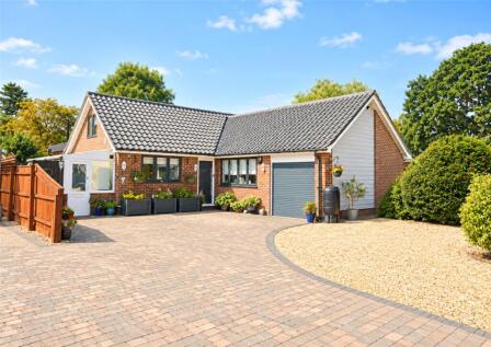 Firmount Close, Everton, Lymington, Hampshire, SO41