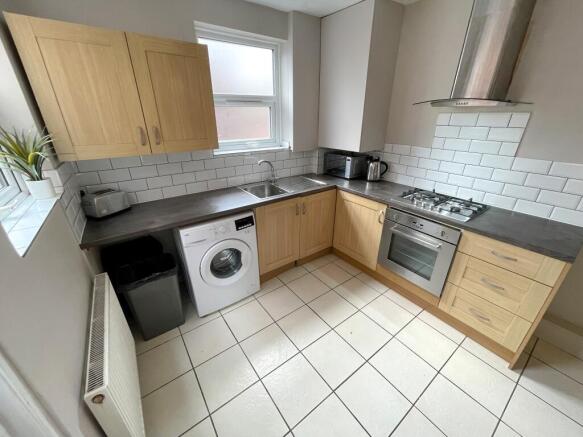 240 Molyneux (2)