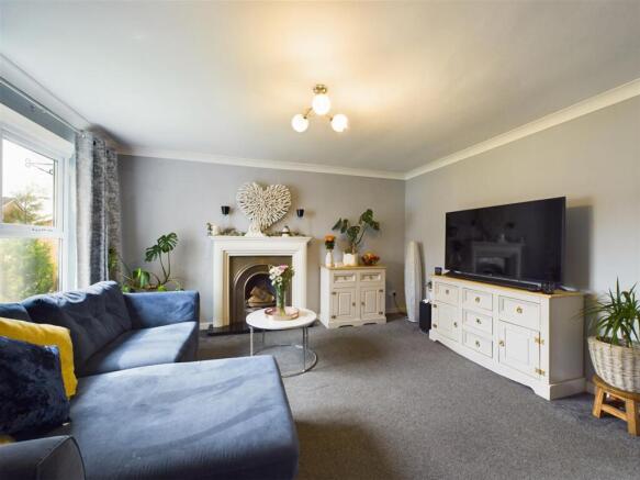4 bed Detached for sale Image 5