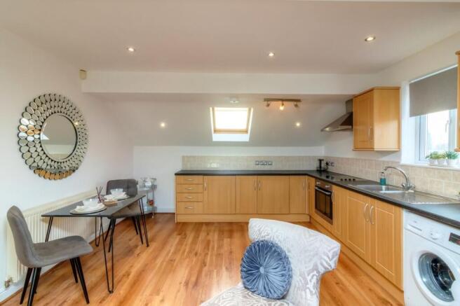 2 bed Apartment to rent Image 4
