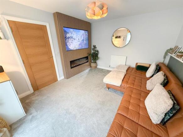 5 bed Detached for sale Image 4