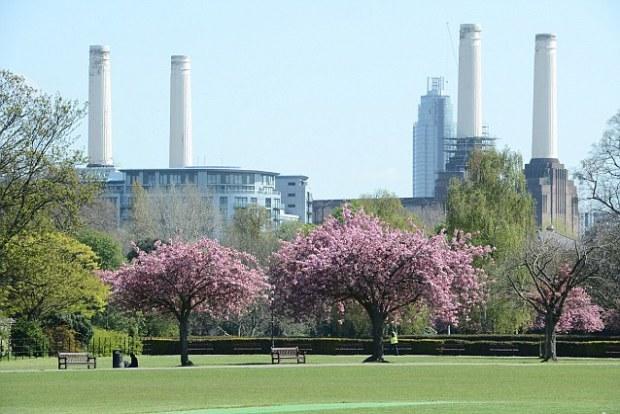Walking Distance to Battersea Park