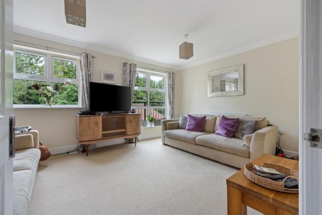 Hawthorn Way, Lindford, GU35 photo 3