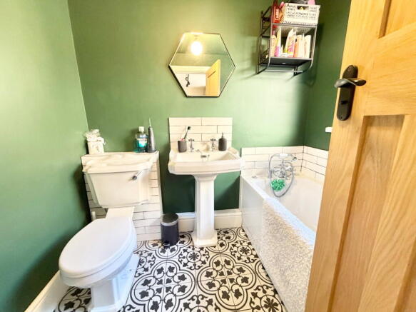 Victoria Road, Quarry Bank, Brierley Hill, DY5 1DD photo 4