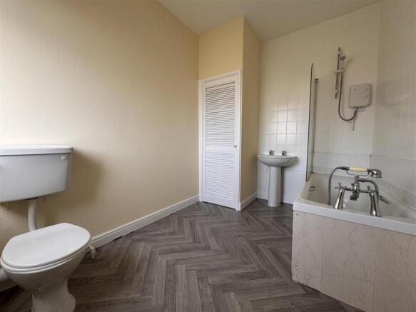 2 bed Terraced to rent Image 4