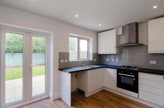 3 bed Semi-Detached to rent Image 4