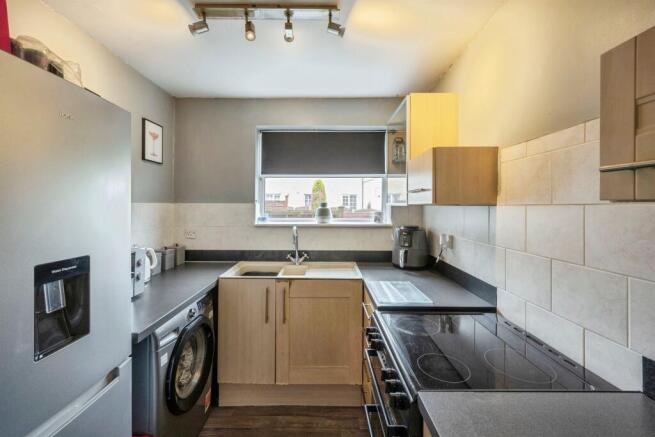 2 bed Ground Flat for sale Image 6
