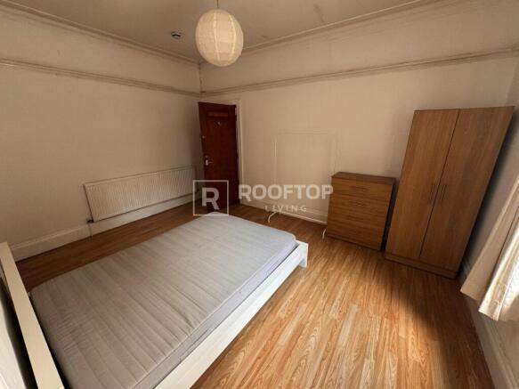 6 bed House to rent Image 7