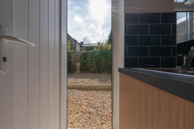 3 bed Terraced to rent Image 12