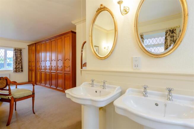 8374493-interior24.jpg