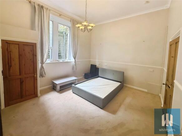 4 bed Apartment to rent Image 7