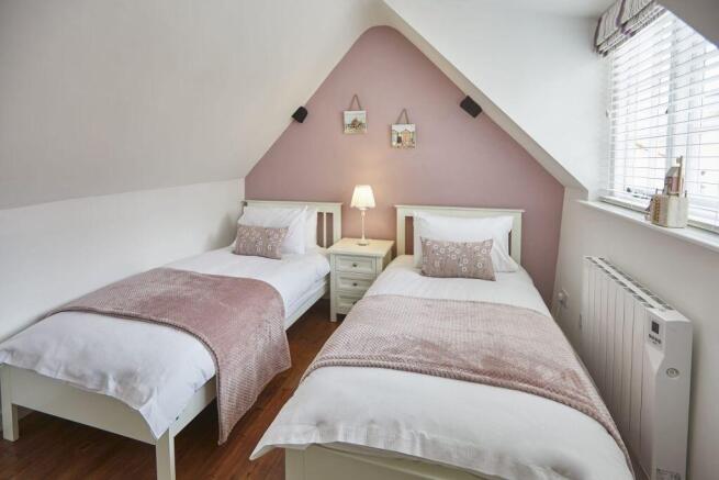 2 bed Cottage for sale Image 11