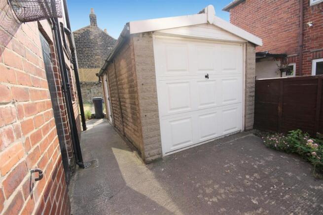 2 bed Semi-Detached to rent Image 8