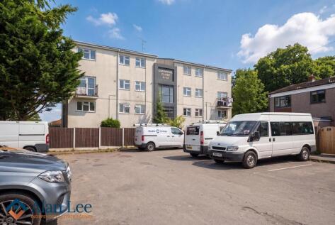 Cornwall Close, Macclesfield, SK10 3HE