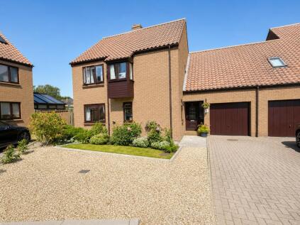 Halls Court, Dunston, LN4