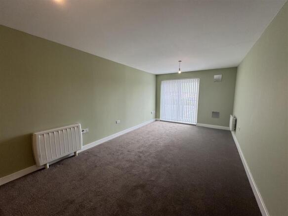 LOUNGE 2.JPG