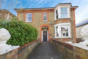 Flat B, 27 Rosewood House, Rose Valley, Brentwood CM14 4HZ