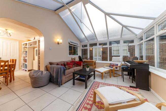22 Unwin Close (16 of 28).jpg