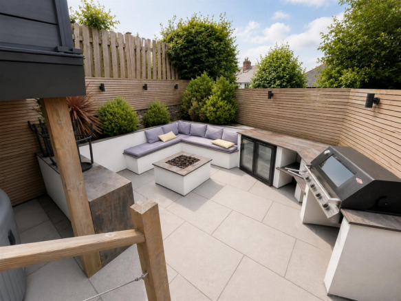 3 bed Semi-Detached to rent Image 9